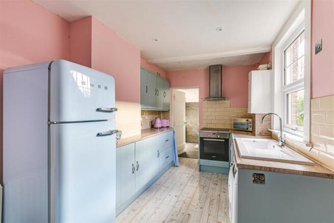 7 Kitchen.jpg