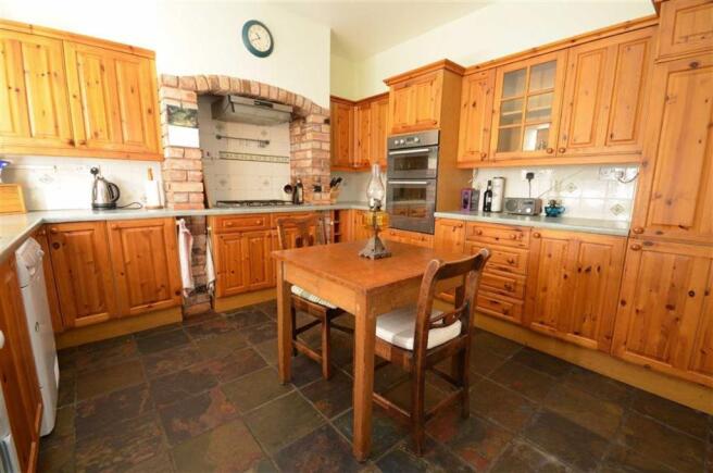 KITCHEN/BREAKFAST RO