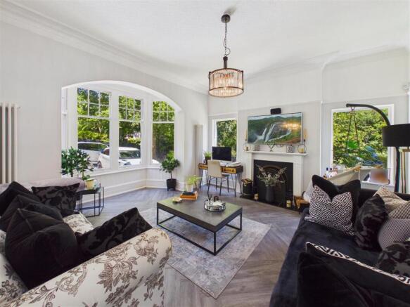 5 bed Semi-Detached for sale Image 4