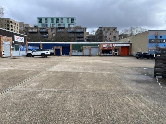 Roslin sqaure back photo 13.jpeg