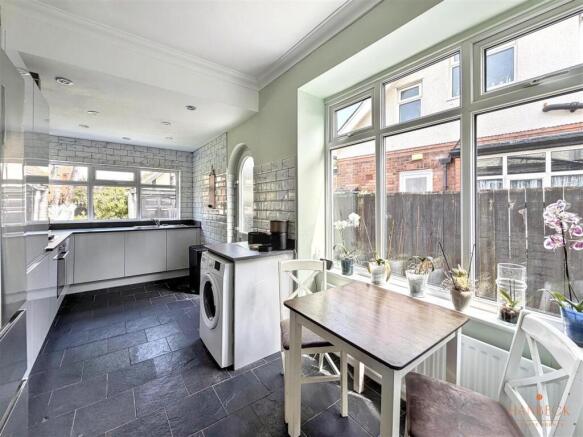 3 bed Detached for sale Image 9
