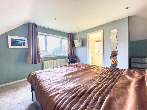 4 bed Detached for sale Image 10