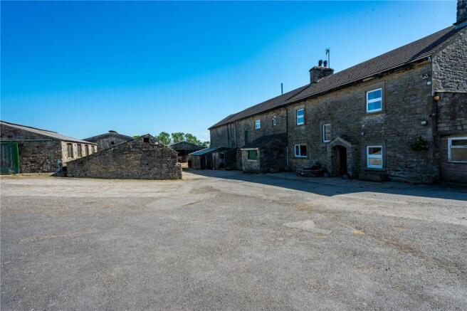 7 bed Semi-Detached for sale Image 10