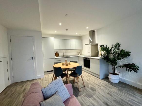 3 bed Town House to rent Image 4