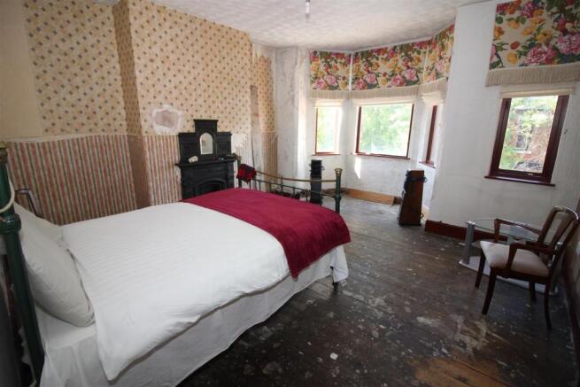 bedroom 1.JPG