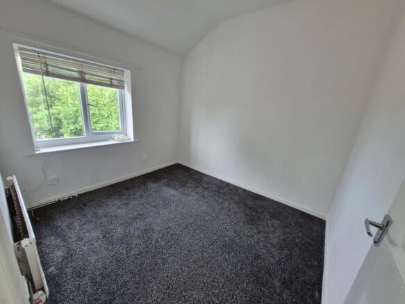 3 bed Flat to rent Image 8