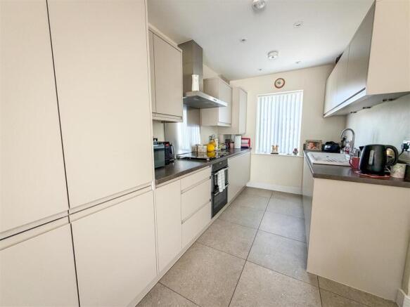 KITCHEN/DINING AREA