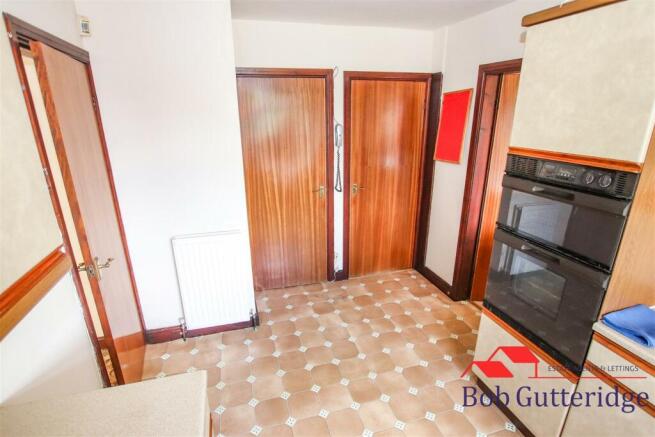 FITTED KITCHEN