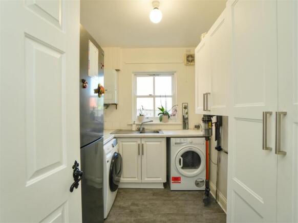 5 bed Detached for sale Image 10
