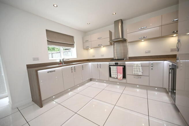 4 bed Detached for sale Image 5
