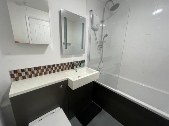 1 bed Apartment to rent Image 6