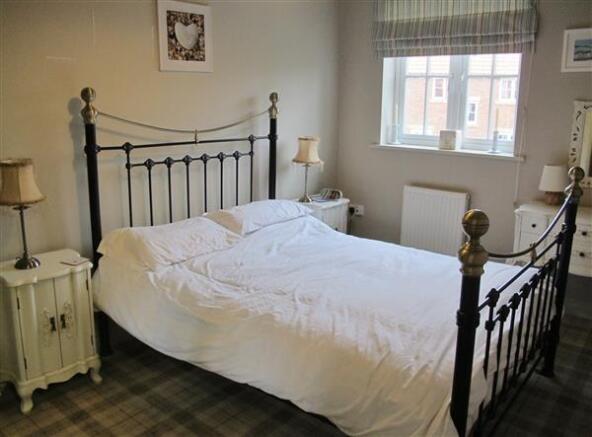 Bedroom (rear)