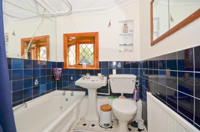 Bathroom.JPG