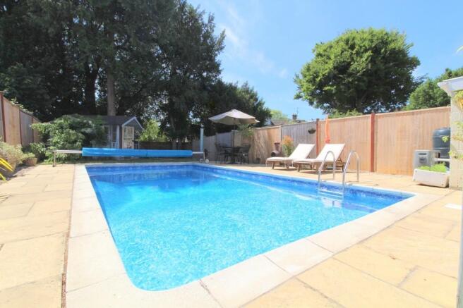 REAR GARDEN SWIMM...