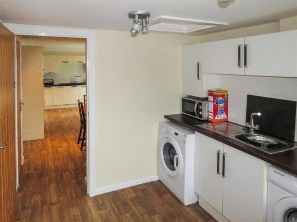 Kitchen 3.JPG
