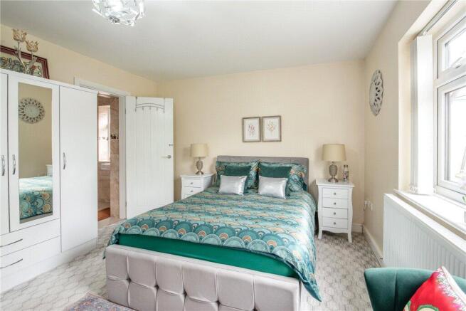 4 bed Detached for sale Image 5