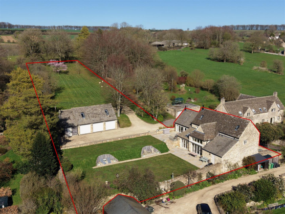 The Corn Barn & Paddock boundaries.png