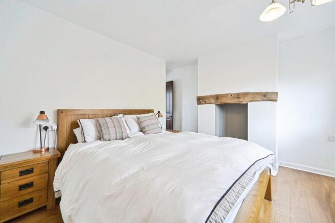4 bed Semi-Detached for sale Image 11