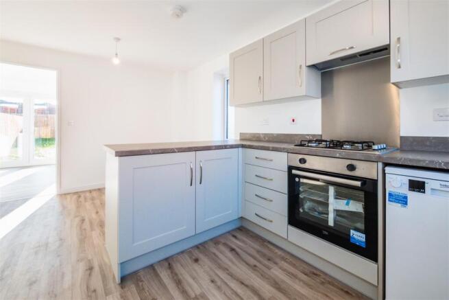 3 bed Semi-Detached to rent Image 6