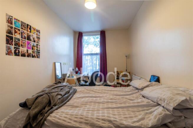8 bed House to rent Image 10