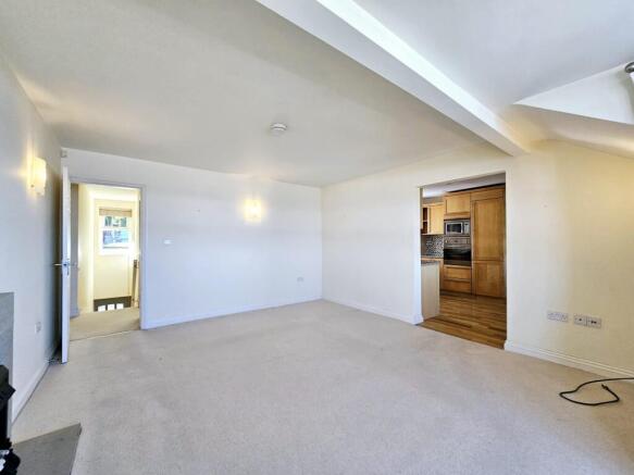 3 bed Flat for sale Image 4