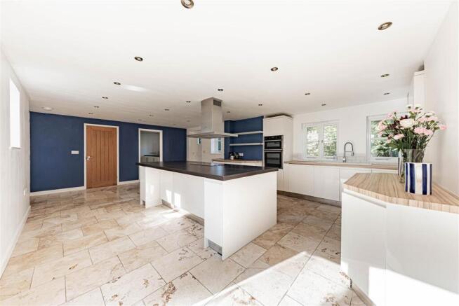 KITCHEN 1.jpg