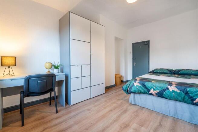 5 bed House to rent Image 8