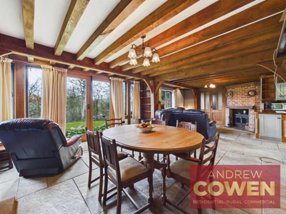 4 bed Detached for sale Image 10