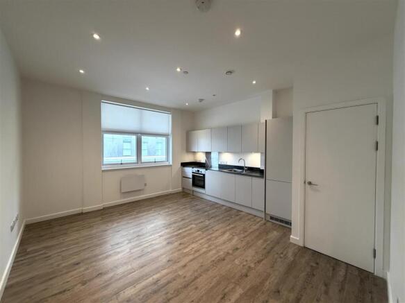 Living Room pic 3.jpeg