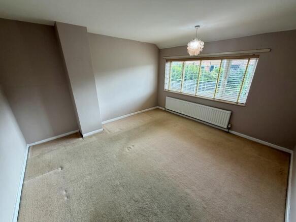 4 bed House to rent Image 6