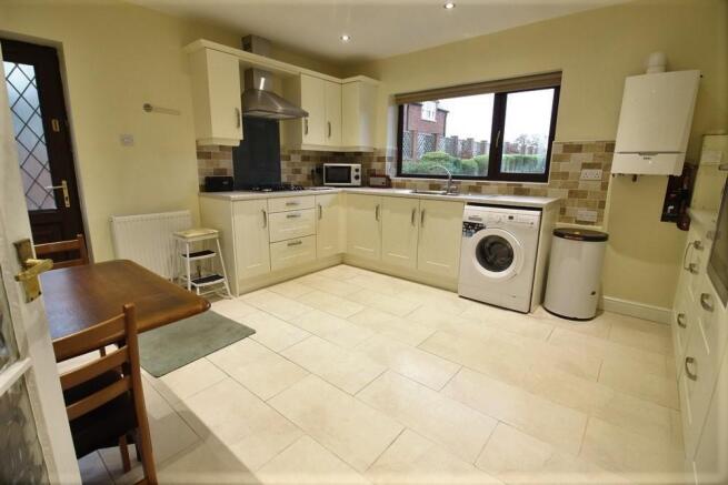 FITTED KITCHEN