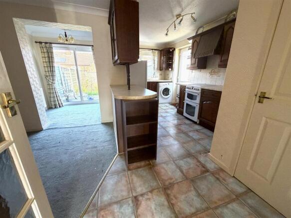 3 bed Semi-Detached for sale Image 3