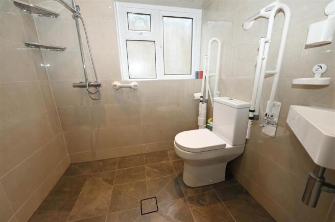 2 bed Semi-Detached Bungalow for sale Image 9