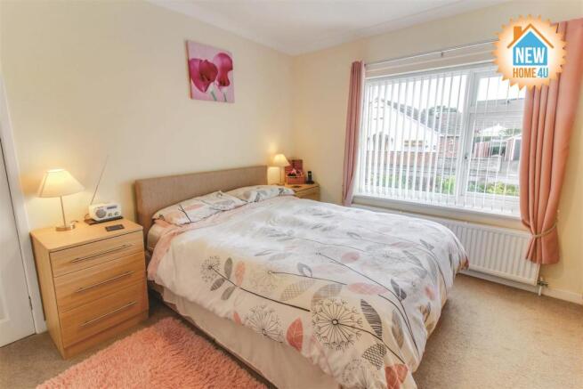 MAIN BEDROOM:
