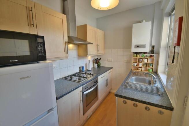 3 bed Terraced to rent Image 4