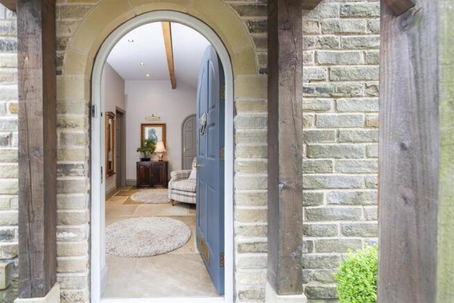 5 bed Detached for sale Image 6