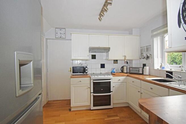 8 Crabtree Close, kitchen b.jpg