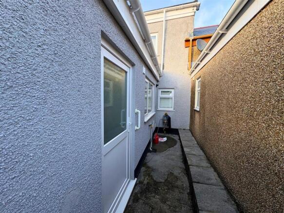 Rear Garden f (edit).jpg