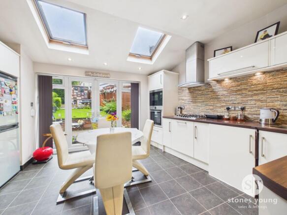 Kitchen / Lounge