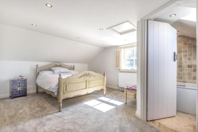 4 bed House to rent Image 8