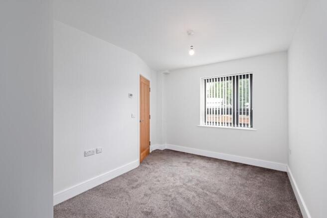 4 bed House to rent Image 6