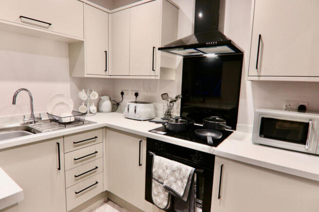 1 bed House Share to rent Image 5