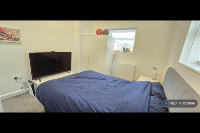 4 bed Semi-Detached to rent Image 12