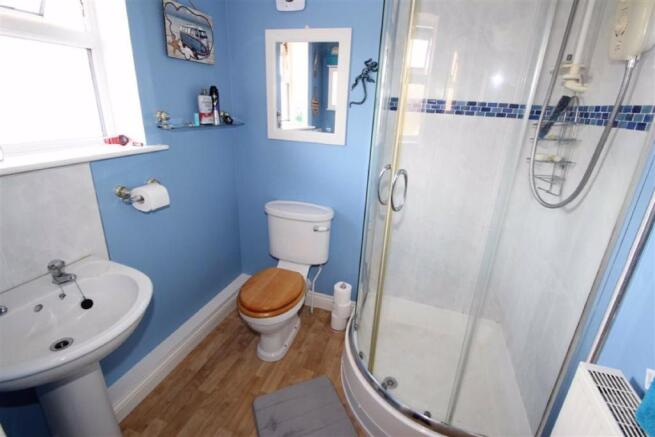 EN SUITE SHOWER ROOM / WC