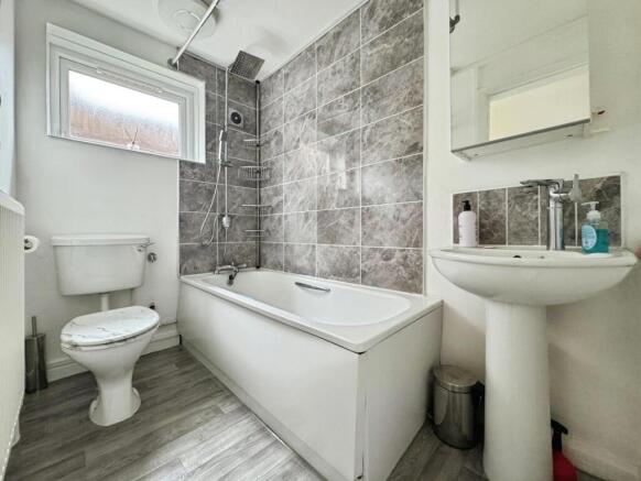 2 bed Apartment to rent Image 9