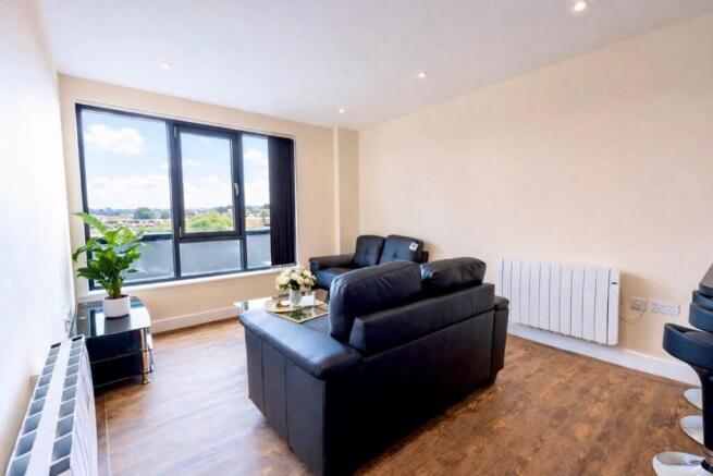 3 bed Apartment to rent Image 4