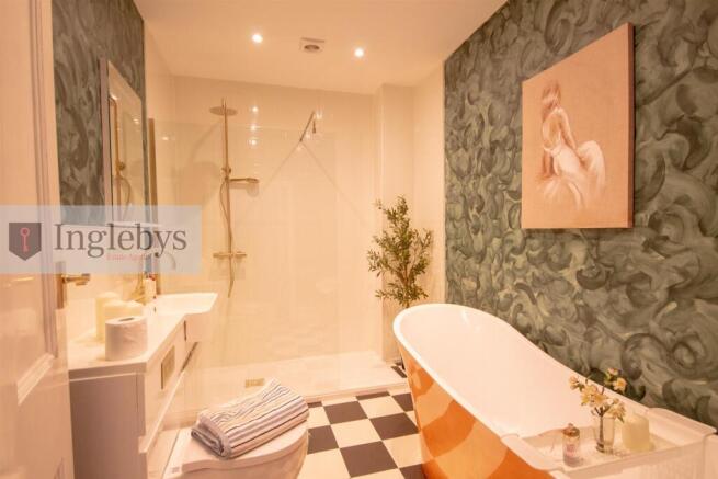 3 bed Terraced for sale Image 9