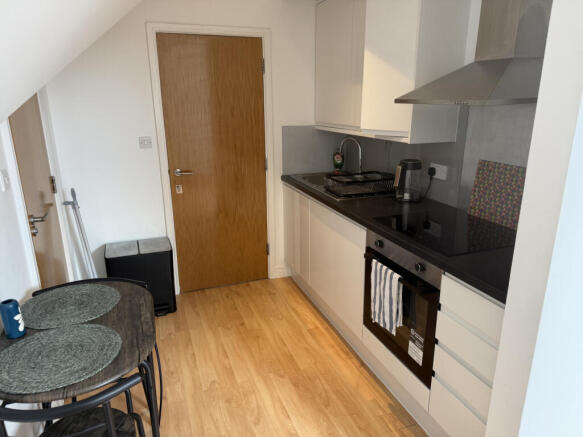 Studio to rent Neeld Crescent, London NW4 3RR