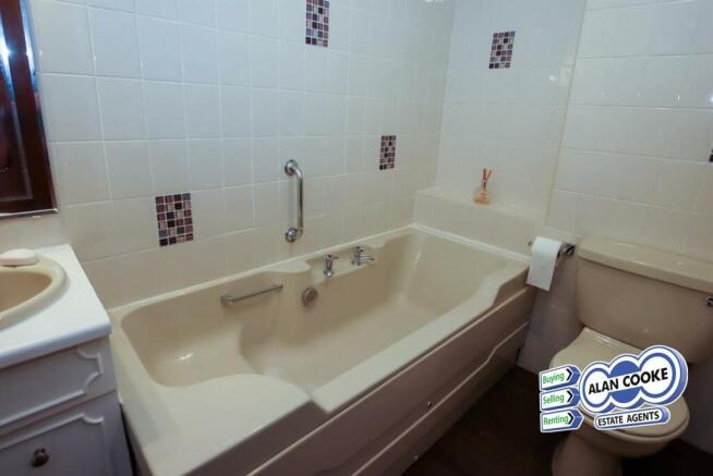 1 bed Flat for sale Image 5