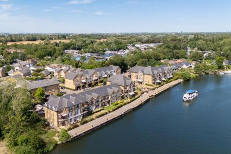 Swan Walk, Shepperton, TW17